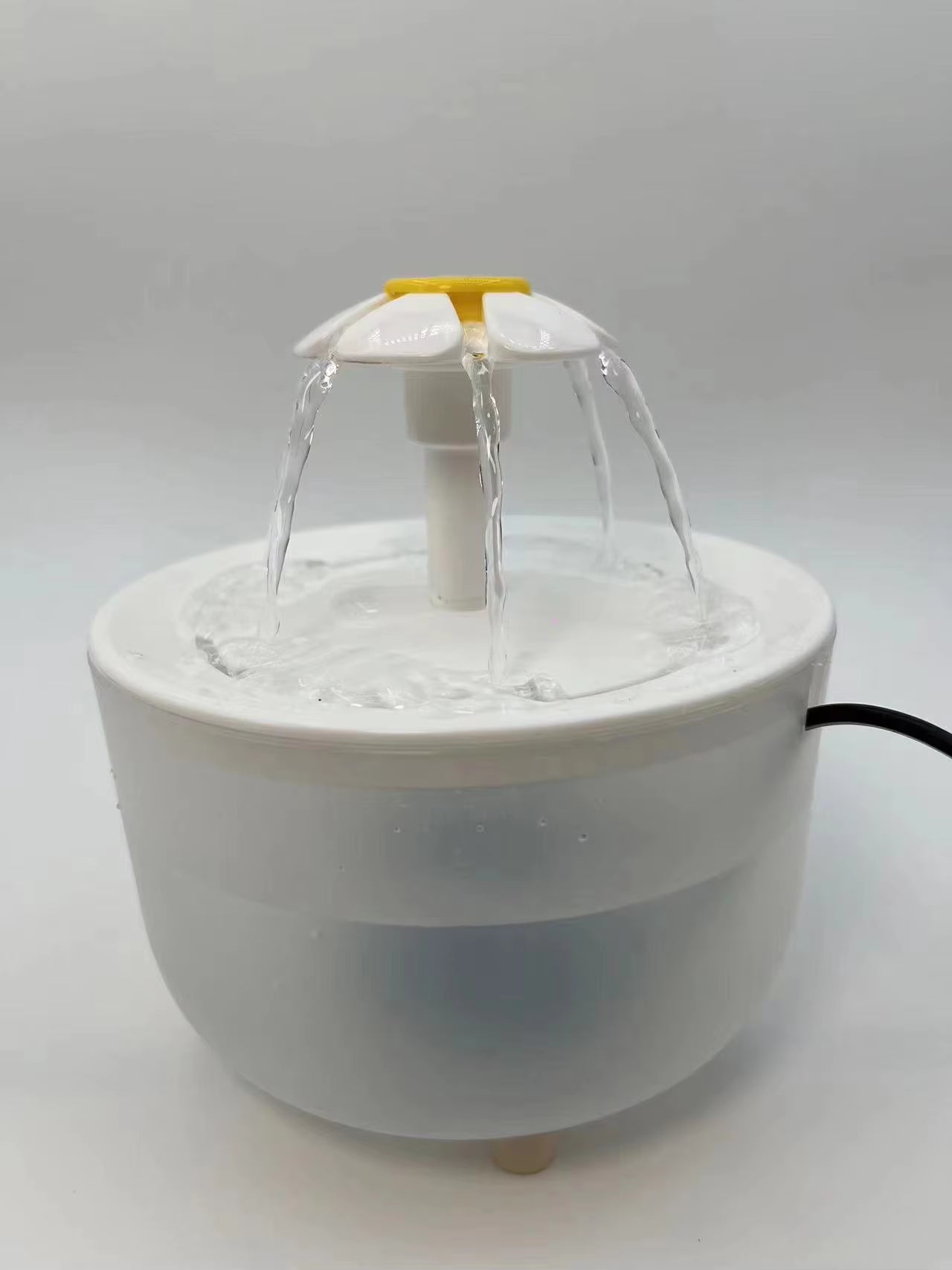 Automatic USB Electric Cat Water Fountain with Mute Operation and 1200ml Recirculating Filter System